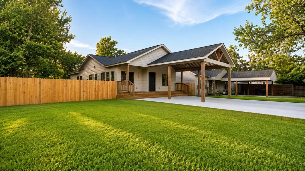 Exterior details and patio area of a home in , Houston (Image 21).
