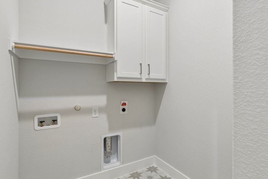 Spacious, unfurnished interior of a new home in Painted Tree Lakeside, McKinney (Image 27).