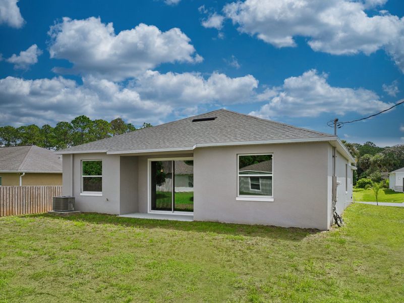 Representative exterior details of a home built from the The Emerald by INB Homes in Palm Coast, Palm Coast (Image 26).