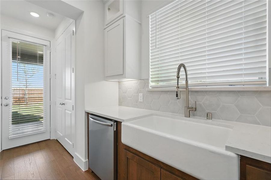 2836HollandCourtLNDNP003 2836HollandCourtLNDNP003