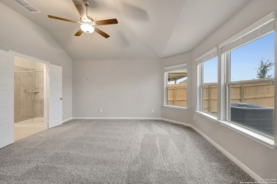 Spacious, unfurnished interior of a new home in Park Place, New Braunfels (Image 15).