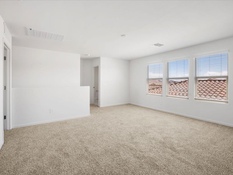 Spacious, unfurnished interior of a new home in Sunset Crest - Signature Series, Tucson (Image 13).