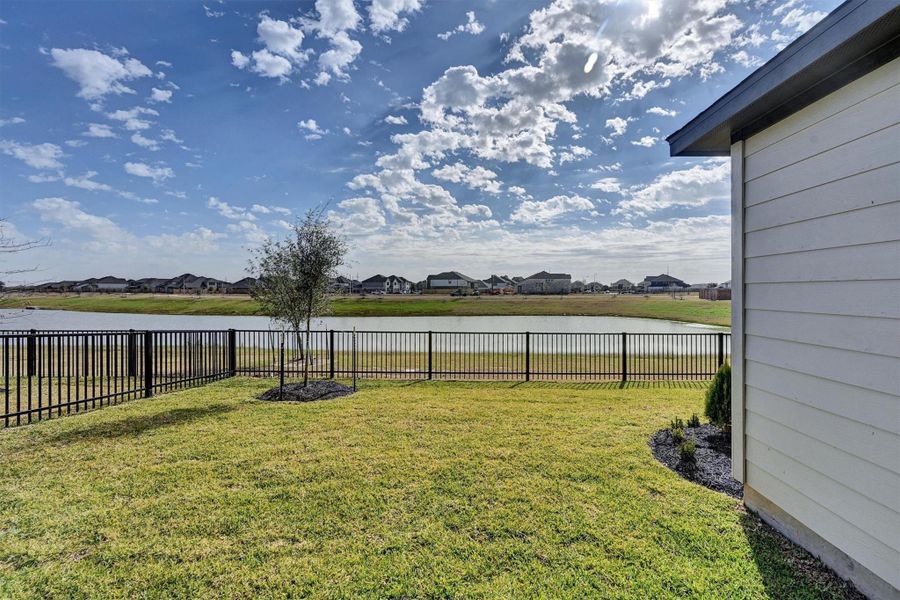 Exterior details and patio area of a home in Lago Mar  50'  &  55', Texas City (Image 19).
