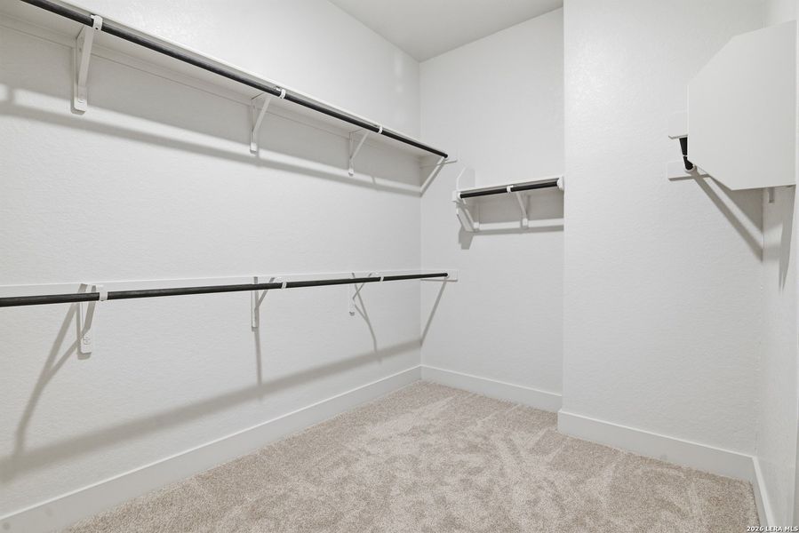 Spacious, unfurnished interior of a new home in Haby Hill 50s, San Antonio (Image 36).