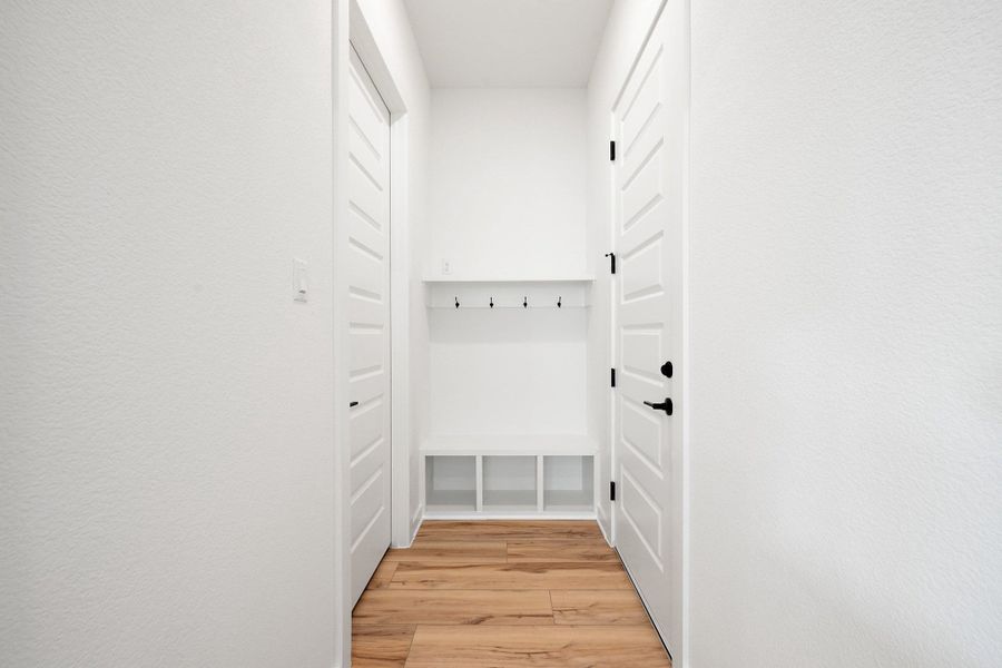 Spacious, unfurnished interior of a new home in Wolf Ranch, Georgetown (Image 46).