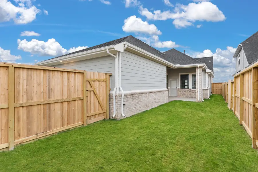 Exterior details and patio area of a home in Riceland, Mont Belvieu (Image 4).
