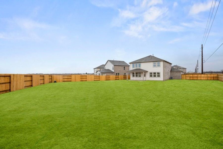 Exterior details and patio area of a home in Creekhaven, Iowa Colony (Image 4).