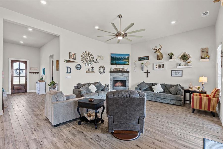 Furnished interior view inside a new home in , Leonard (Image 16).