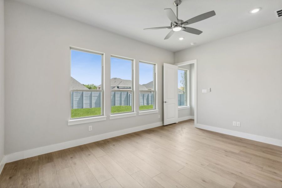 Spacious, unfurnished interior of a new home in Painted Tree Lakeside, McKinney (Image 24).