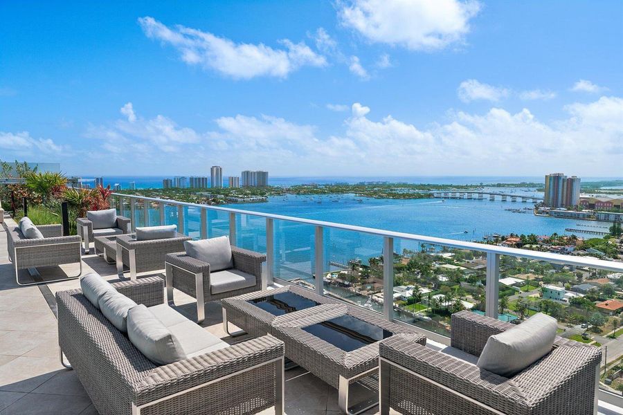 081-220LakeShoreDr-1219-WestPalmBeach-SM
