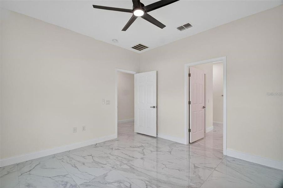 Spacious, unfurnished interior of a new home in , Umatilla (Image 11).