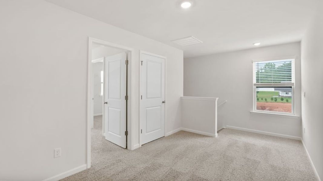 Spacious, unfurnished interior of a new home in Seneca Falls, Seneca (Image 25).