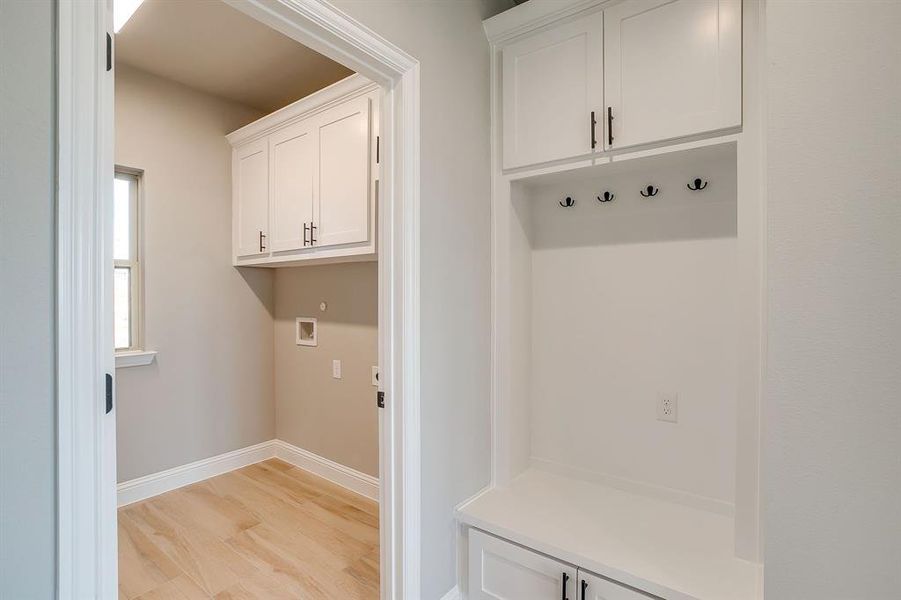 Furnished interior view inside a new home in , Weatherford (Image 39).