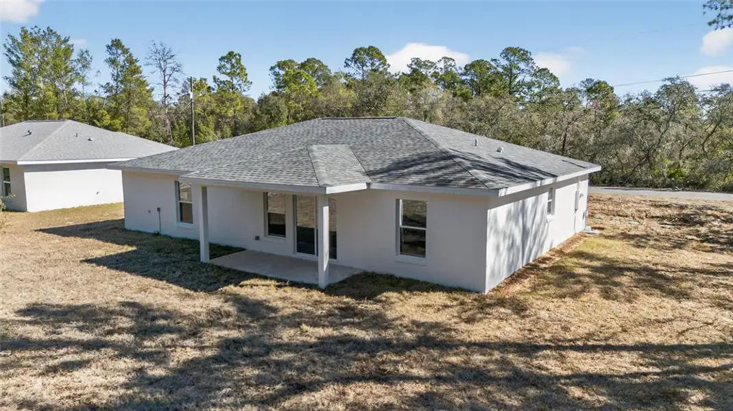 Exterior details and patio area of a home in , Ocklawaha (Image 3).