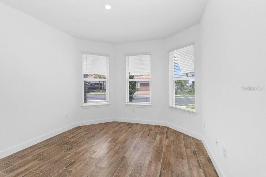 Spacious, unfurnished interior of a new home in Esplanade at Artisan Lakes, Palmetto (Image 34).