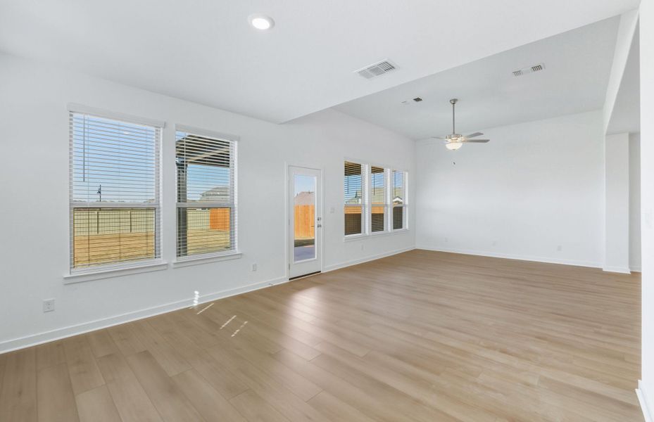 Spacious, unfurnished interior of a new home in Santa Rita Ranch, Liberty Hill (Image 13).