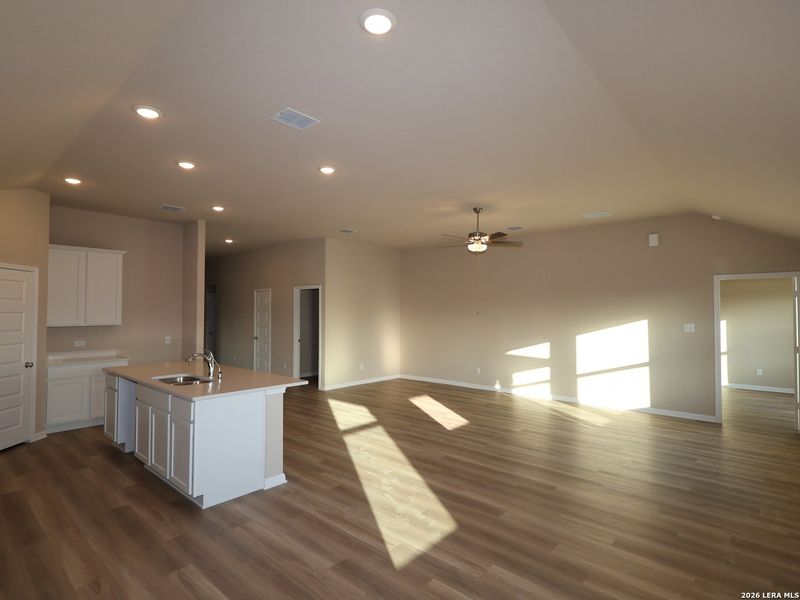 Spacious, unfurnished interior of a new home in Greenspoint Heights, Seguin (Image 18).