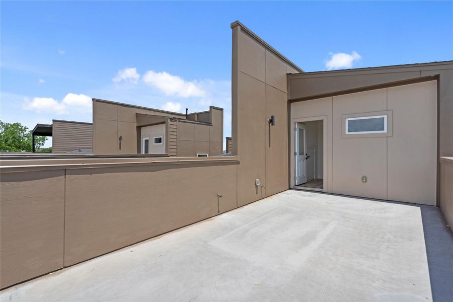 Expansive private rooftop terrace offering the perfect space for outdoor entertaining, relaxing and enjoying city views. Expansive private rooftop terrace offering the perfect space for outdoor entertaining, relaxing and enjoying city views.
