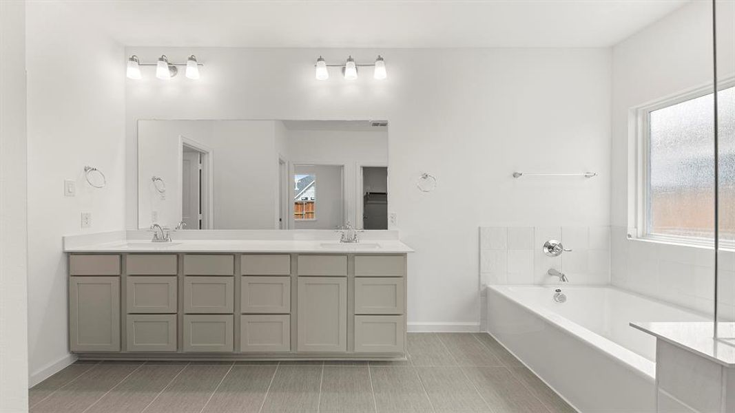 22. 9045 Palafox - Bath (3) 22. 9045 Palafox - Bath (3)