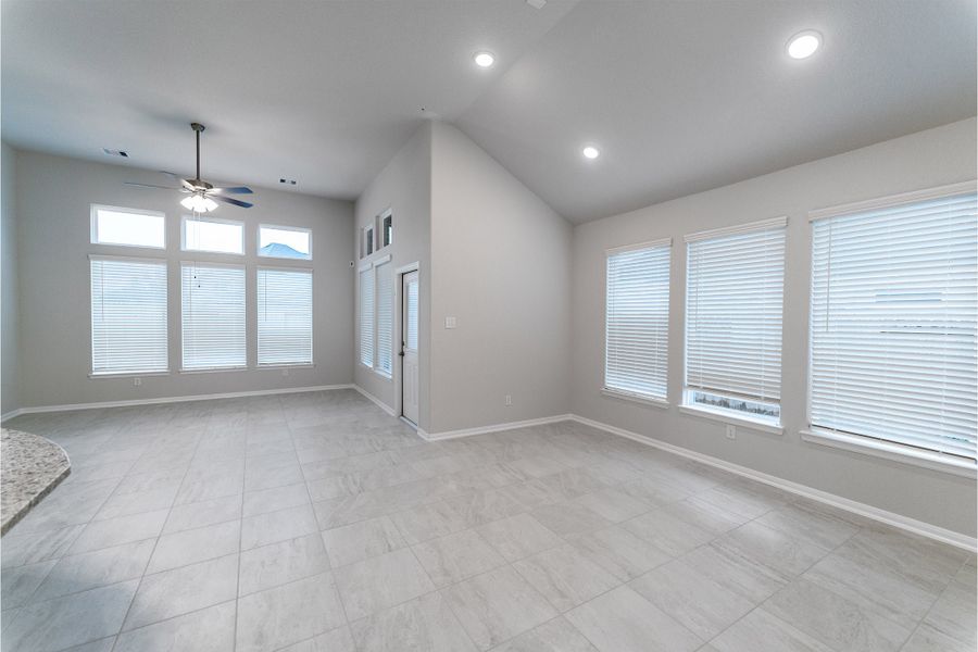 Spacious, unfurnished interior of a new home in Creekhaven, Iowa Colony (Image 9).
