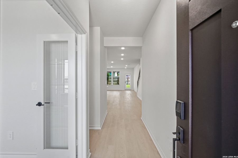 Spacious, unfurnished interior of a new home in Davis Ranch, San Antonio (Image 15).