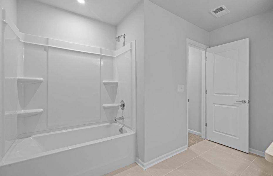 Spacious, unfurnished interior of a new home in Indigo Park, Easley (Image 28).