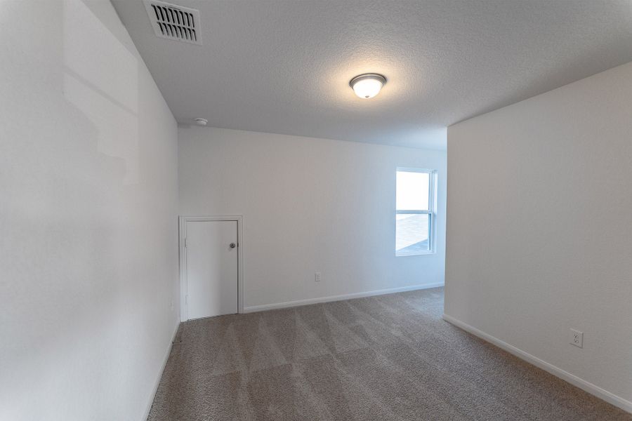 Spacious, unfurnished interior of a new home in Katzer Ranch, Converse (Image 13).