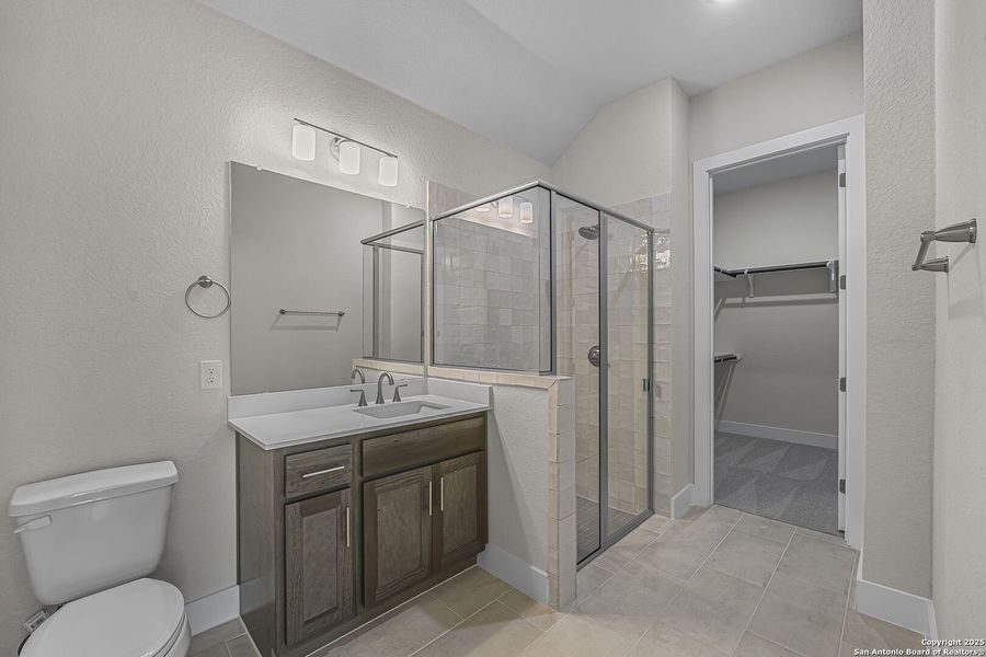 Furnished interior view inside a new home in Arbors at Fair Oaks, Fair Oaks Ranch (Image 17).