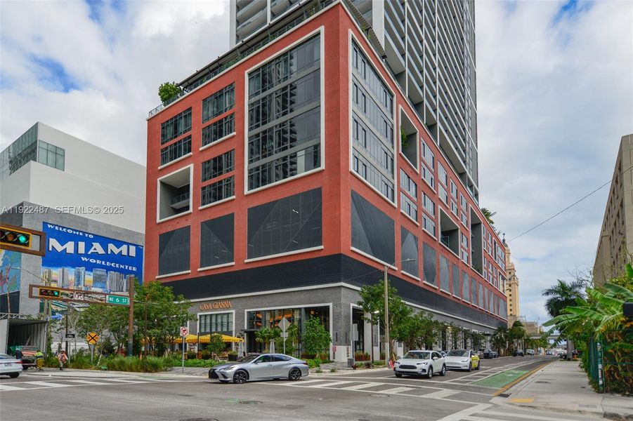 Condo located in Miami, FL showcasing its design and architecture (Image 22). Condo located in Miami, FL showcasing its design and architecture (Image 22).