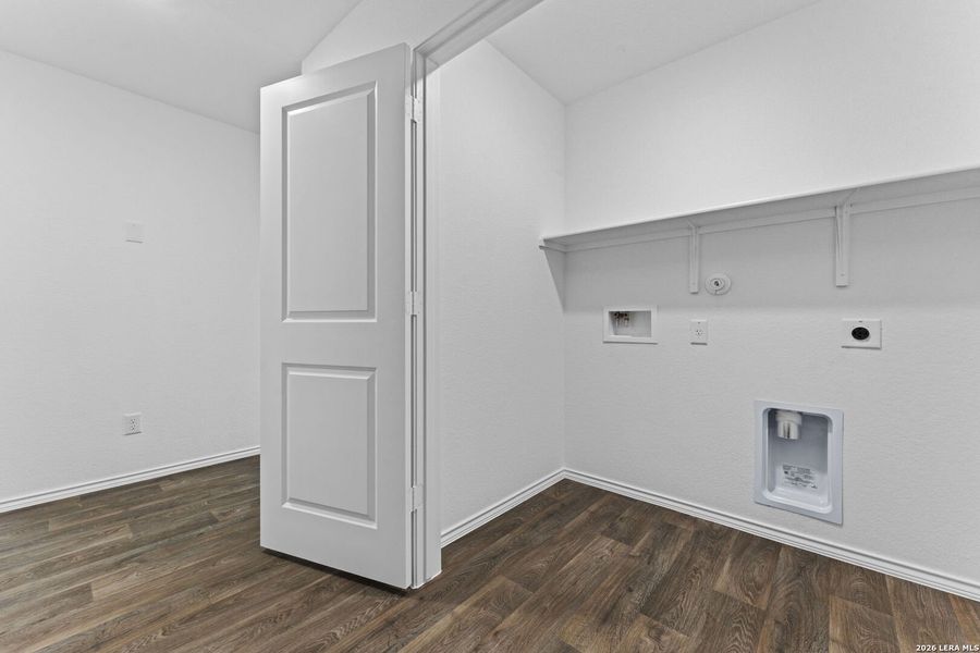 Spacious, unfurnished interior of a new home in Preserve at Medina, Von Ormy (Image 12).