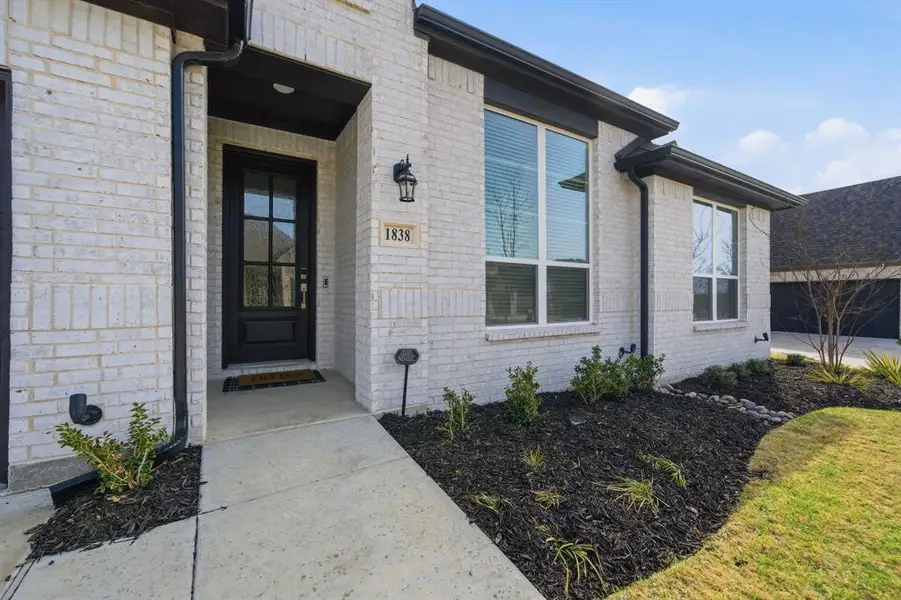 Exterior details and patio area of a home in Gideon Grove, Rockwall (Image 4).