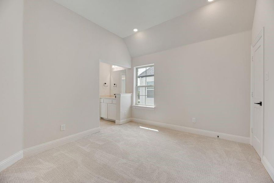 Spacious, unfurnished interior of a new home in Heritage Ridge Estates, Plano (Image 23).