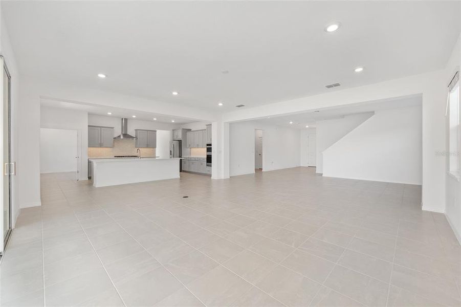 Spacious, unfurnished interior of a new home in Calesa Township, Ocala (Image 33).