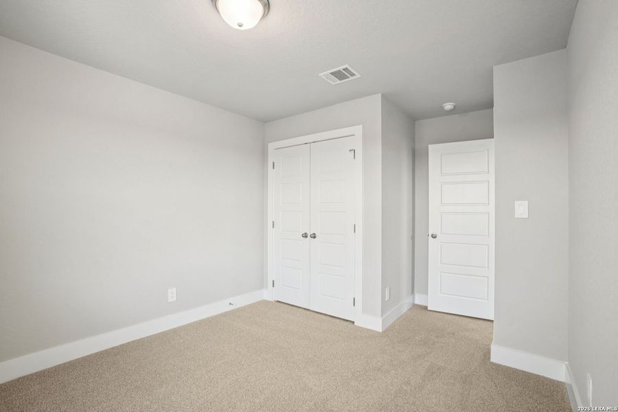 Spacious, unfurnished interior of a new home in Lark Canyon, New Braunfels (Image 36).