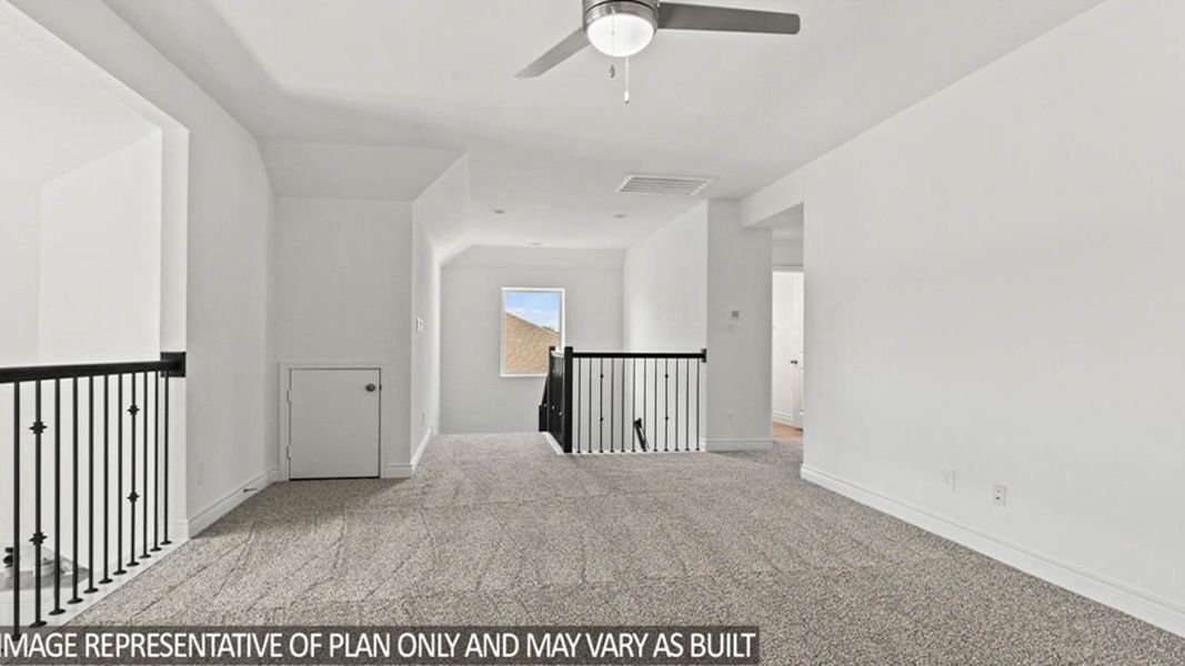 Representative unfurnished interior of a home built from the 2803 by D.R. Horton in River Ranch Estates, Dayton (Image 19).