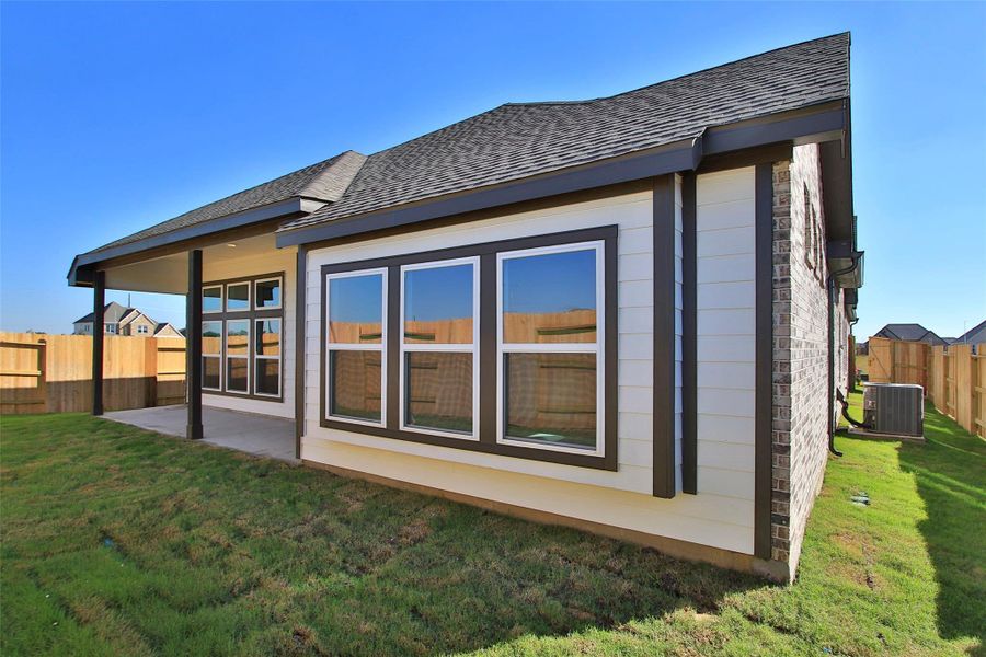 Exterior details and patio area of a home in Oakwood Estates, Waller (Image 2).