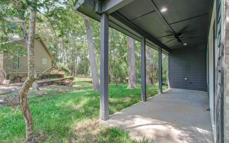 Exterior details and patio area of a home in , Huntsville (Image 27).