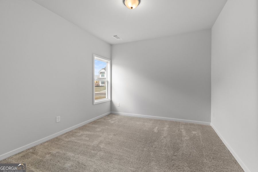 Spacious, unfurnished interior of a new home in Rosewood Lake Preserve, Hoschton (Image 19).