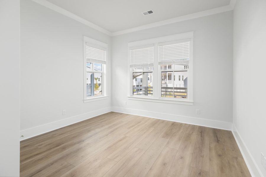 Spacious, unfurnished interior of a new home in Wando Village, Charleston (Image 25).