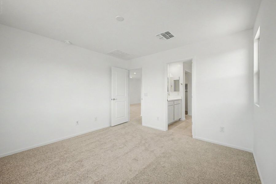 Spacious, unfurnished interior of a new home in Wildera, San Tan Valley (Image 7).