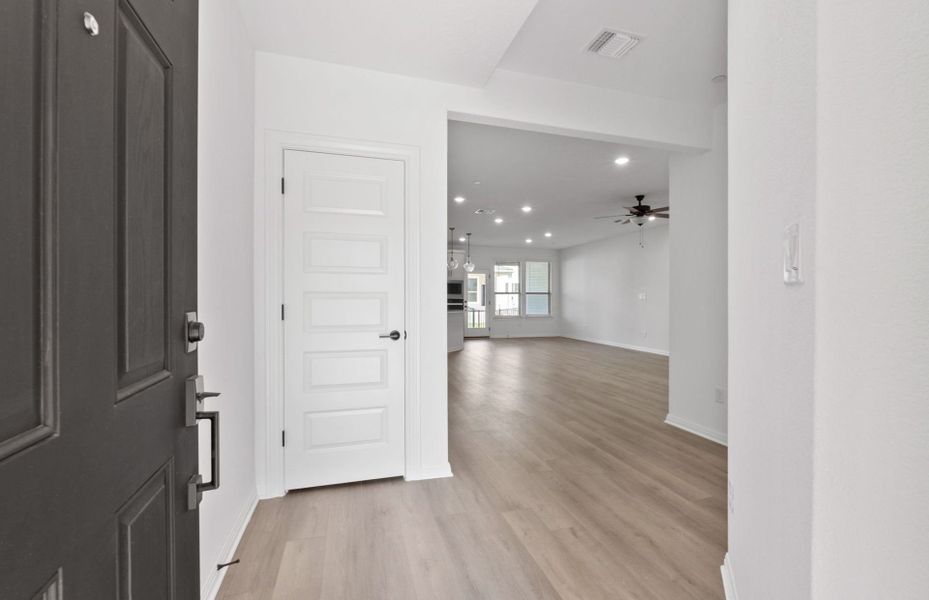 Spacious, unfurnished interior of a new home in Whitestone Preserve, Cedar Park (Image 18).