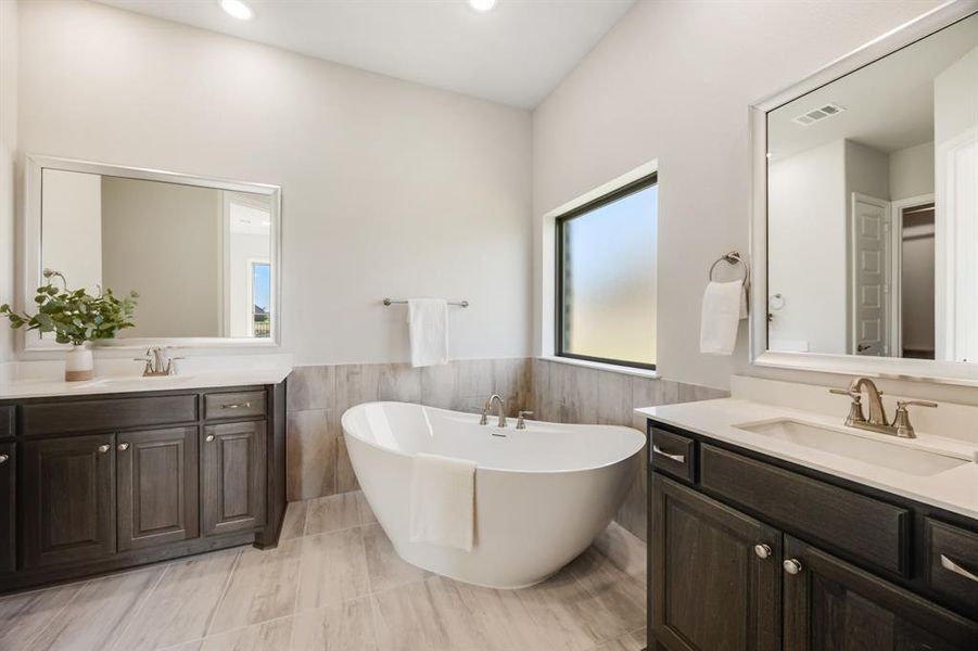 Furnished interior view inside a new home in Heath Golf and Yacht, Forney (Image 9).