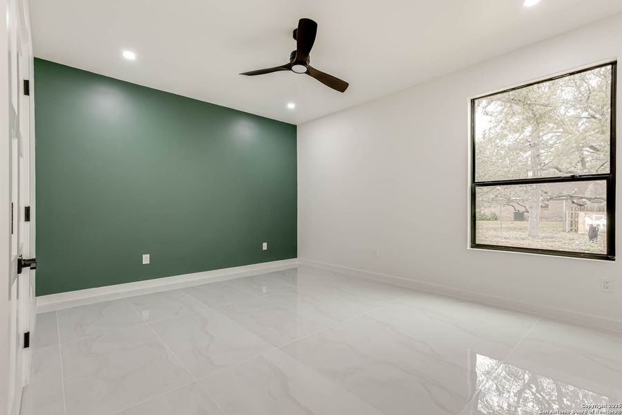 Spacious, unfurnished interior of a new home in , Floresville (Image 44).
