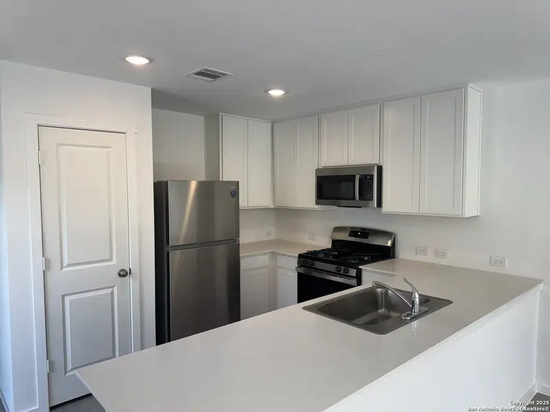 Furnished interior view inside a new home in Kyndwood: Cottage Collection, New Braunfels (Image 3). Furnished interior view inside a new home in Kyndwood: Cottage Collection, New Braunfels (Image 3).
