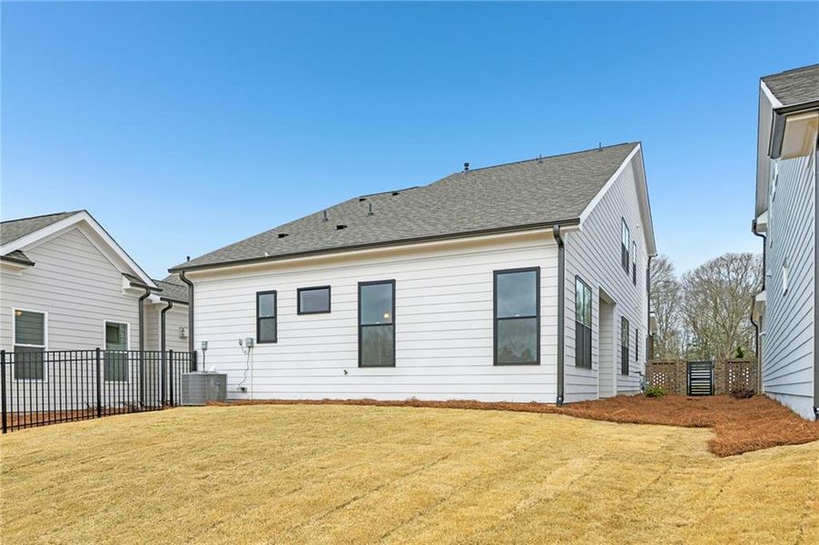Exterior details and patio area of a home in Aberdeen, Hoschton (Image 25).