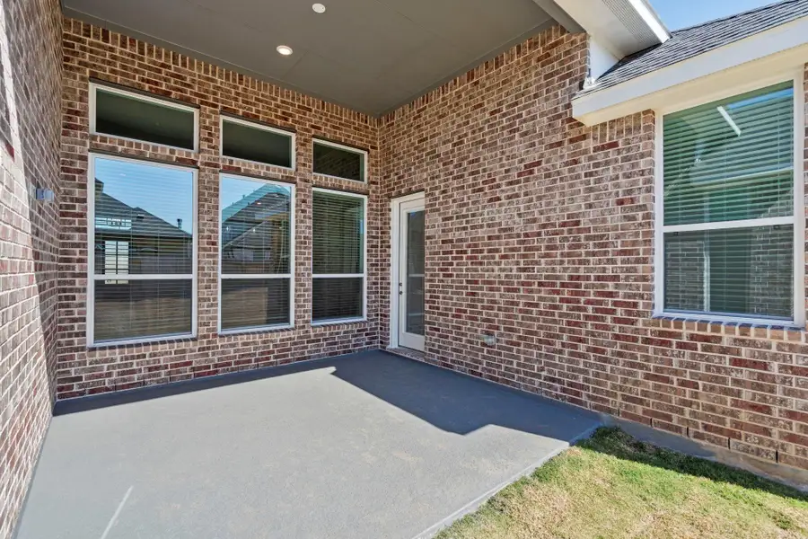 Exterior details and patio area of a home in Grange, Katy (Image 4).