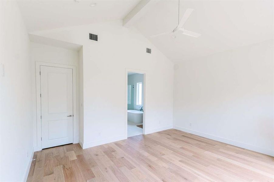 Spacious, unfurnished interior of a new home in , Weatherford (Image 21).