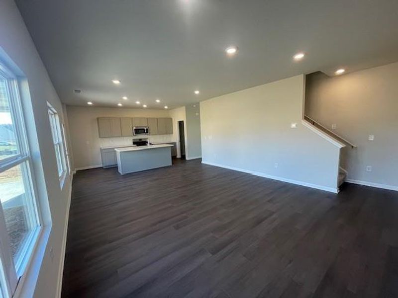 Spacious, unfurnished interior of a new home in , Calhoun (Image 6).