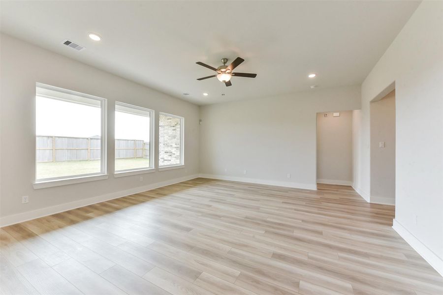 Spacious, unfurnished interior of a new home in Lago Mar, Texas City (Image 19). Spacious, unfurnished interior of a new home in Lago Mar, Texas City (Image 19).
