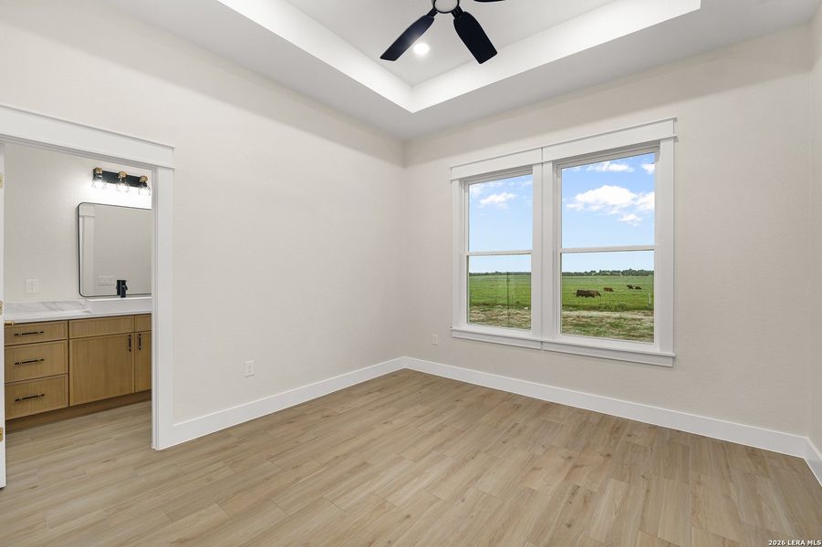 Spacious, unfurnished interior of a new home in , La Vernia (Image 24).